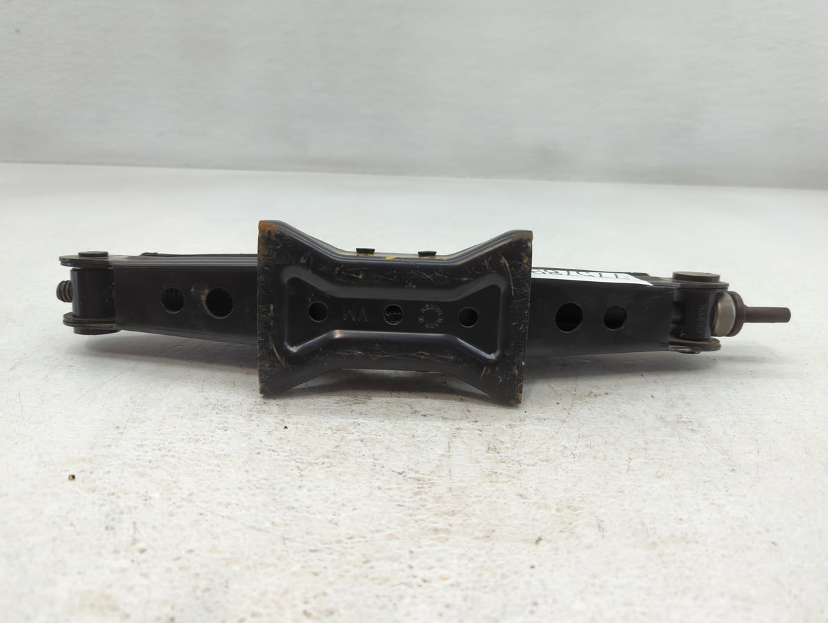 2014 Kia Forte Spare Scissor Car Jack 775789 - Oemusedautoparts1.com