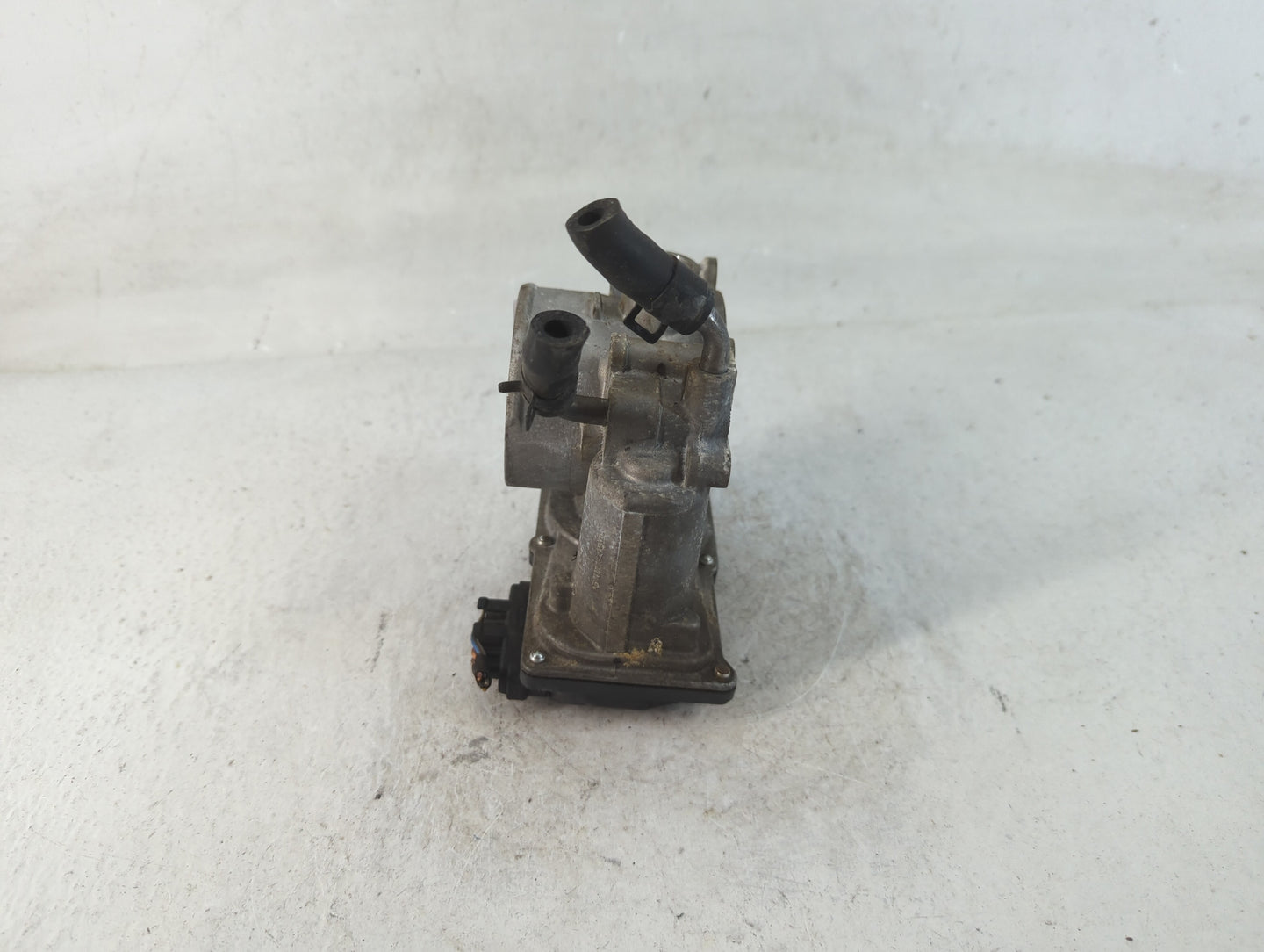 2014-2016 Kia Forte Throttle Body P/N:35100-2E000 Fits Fits 2013 2014 2015 2016 OEM Used Auto Parts - Oemusedautoparts1.com