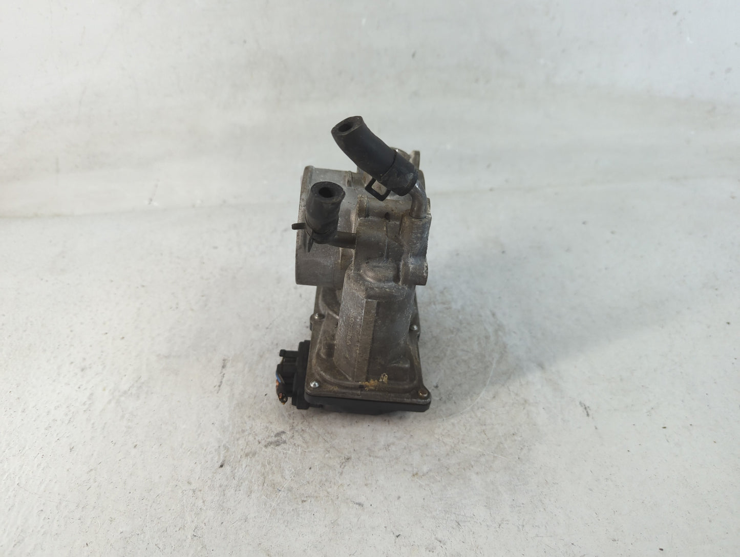 2014-2016 Kia Forte Throttle Body P/N:35100-2E000 Fits Fits 2013 2014 2015 2016 OEM Used Auto Parts - Oemusedautoparts1.com