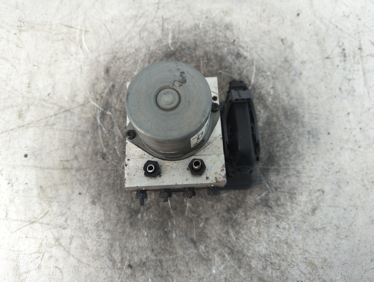 2014 Kia Forte Anti-Lock Brake ABS Pump Module Actuator OEM P/N:61589-45200 Fits OEM Used Auto Parts - Oemusedautoparts1.com