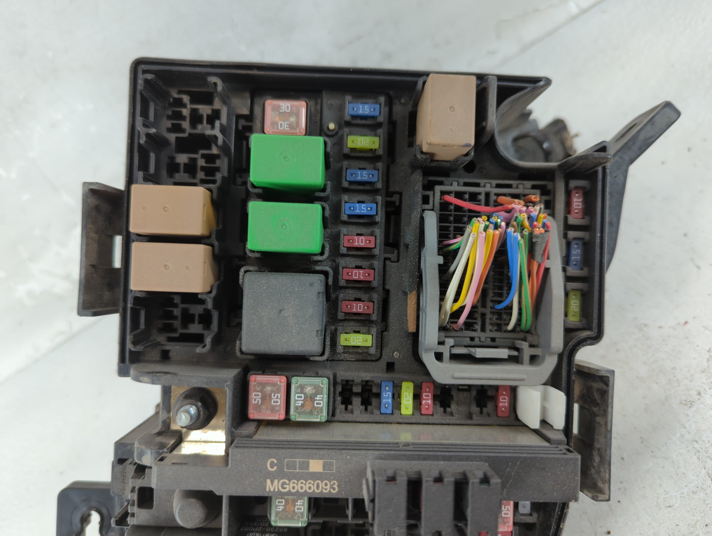 2014-2015 Kia Optima Fusebox Fuse Box Panel Relay Module P/N:91955-2T740QQK Fits Fits 2014 2015 OEM Used Auto Parts - Oemuse