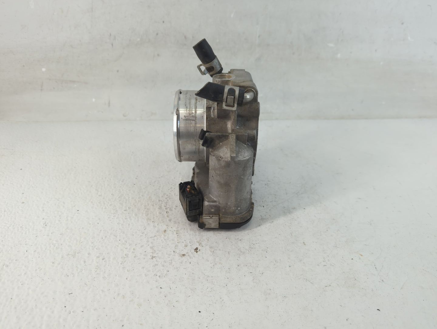 2011-2015 Kia Optima Throttle Body P/N:35100-2G700 Fits Fits 2011 2012 2013 2014 2015 2016 OEM Used Auto Parts - Oemusedauto