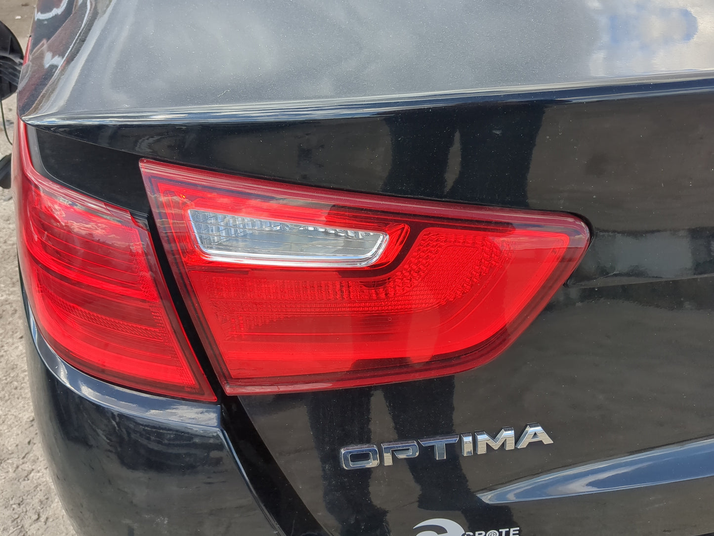 2014 Kia Optima Driver Left Side Tail Light Taillight Deck Lid Mounted - Oemusedautoparts1.com