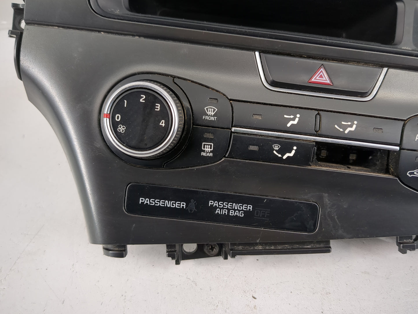 2014 Kia Optima Radio AM FM Cd Player Receiver Replacement P/N:97250-2TLE0 Fits OEM Used Auto Parts - Oemusedautoparts1.com