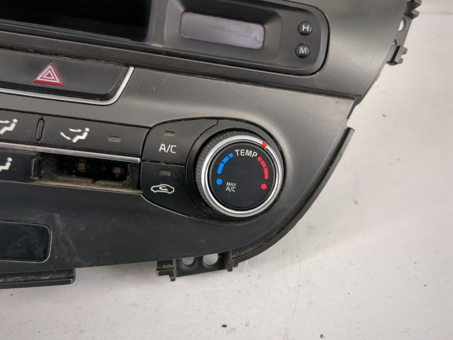 2014 Kia Optima Radio AM FM Cd Player Receiver Replacement P/N:97250-2TLE0 Fits OEM Used Auto Parts - Oemusedautoparts1.com
