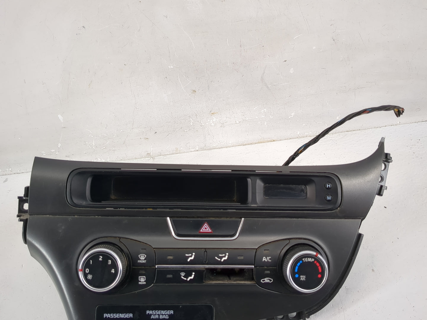 2014 Kia Optima Radio AM FM Cd Player Receiver Replacement P/N:97250-2TLE0 Fits OEM Used Auto Parts - Oemusedautoparts1.com