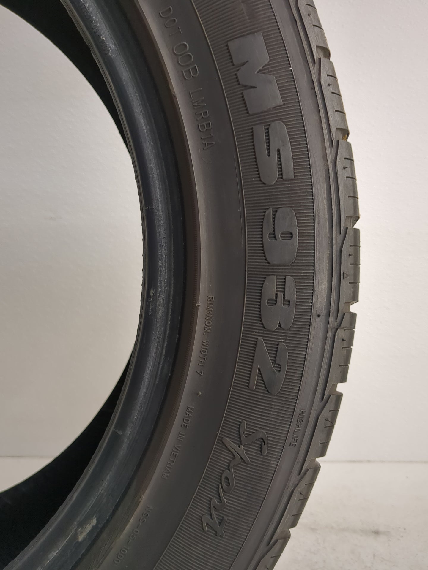 Used Tire 215/55R17 MILESTAR MS932 98V - Tread Depth 7.5/32 - Oemusedautoparts1.com