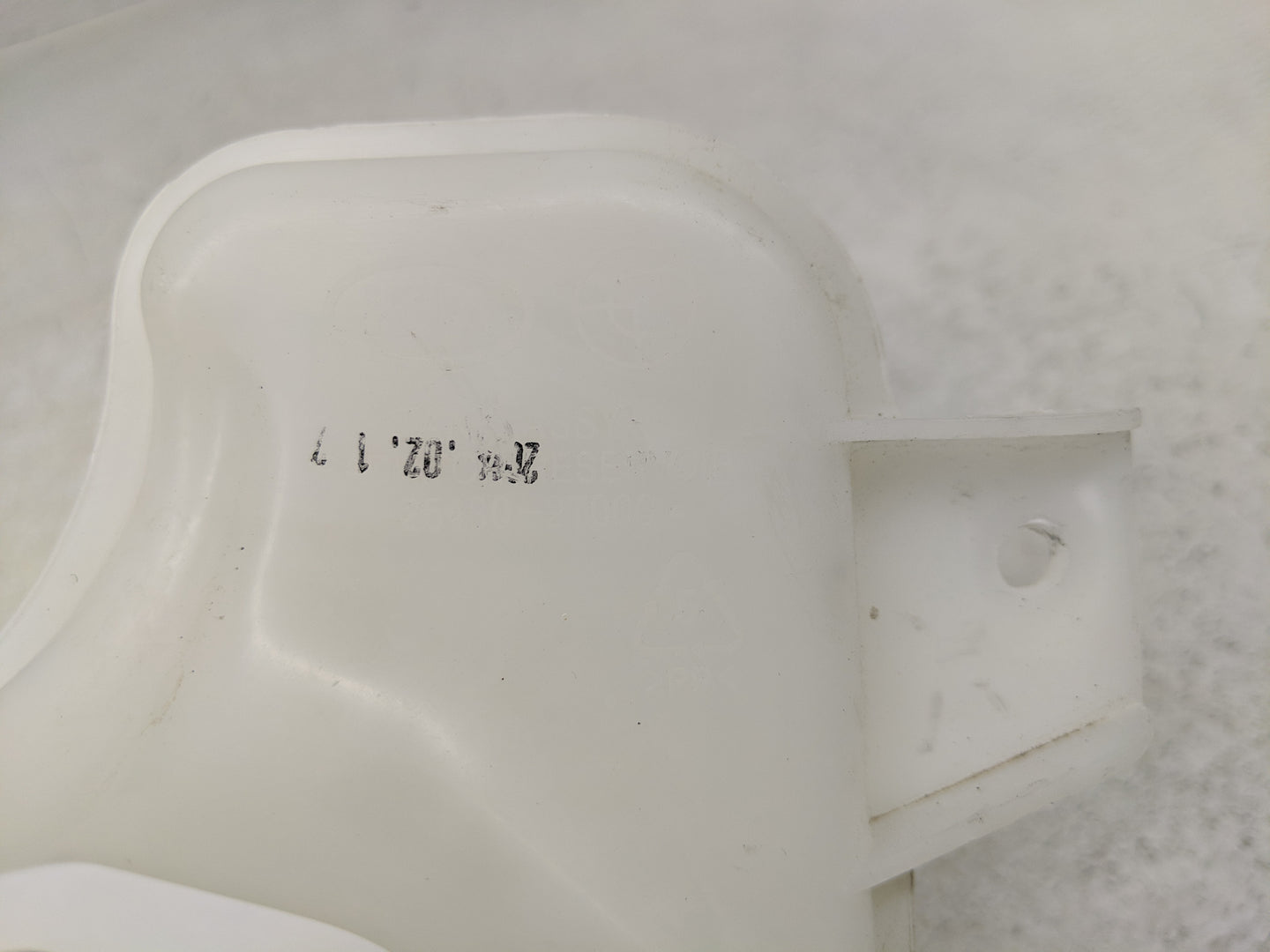 2011-2016 Kia Optima Radiator Coolant Overflow Expansion Tank Bottle 1313081 - Oemusedautoparts1.com