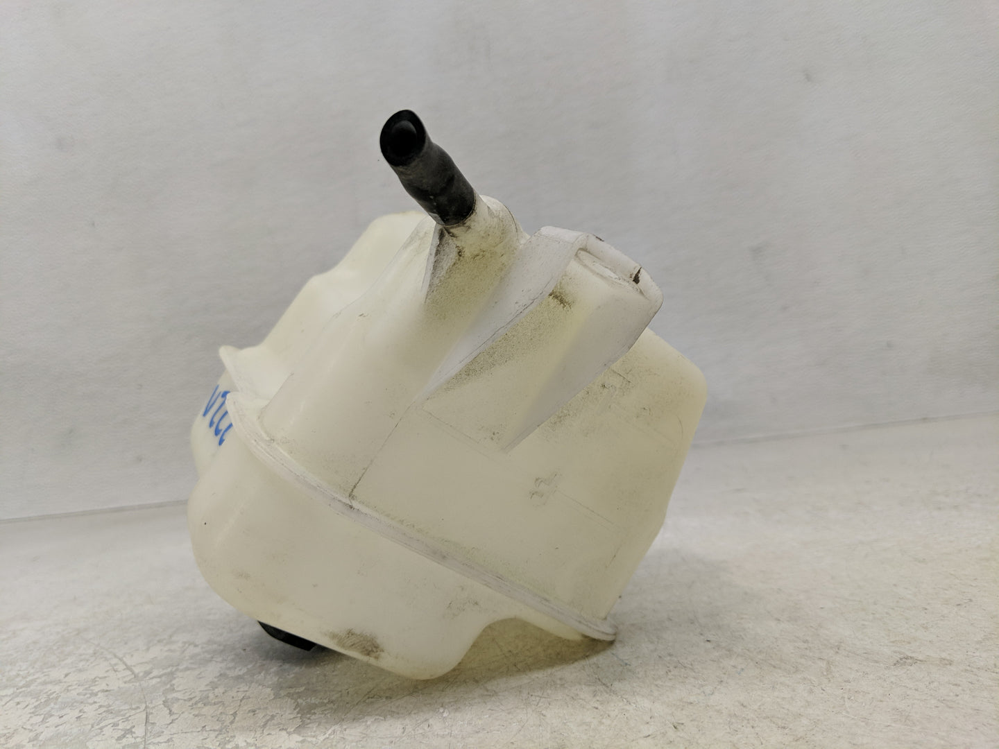 2011-2016 Kia Optima Radiator Coolant Overflow Expansion Tank Bottle 1313102 - Oemusedautoparts1.com