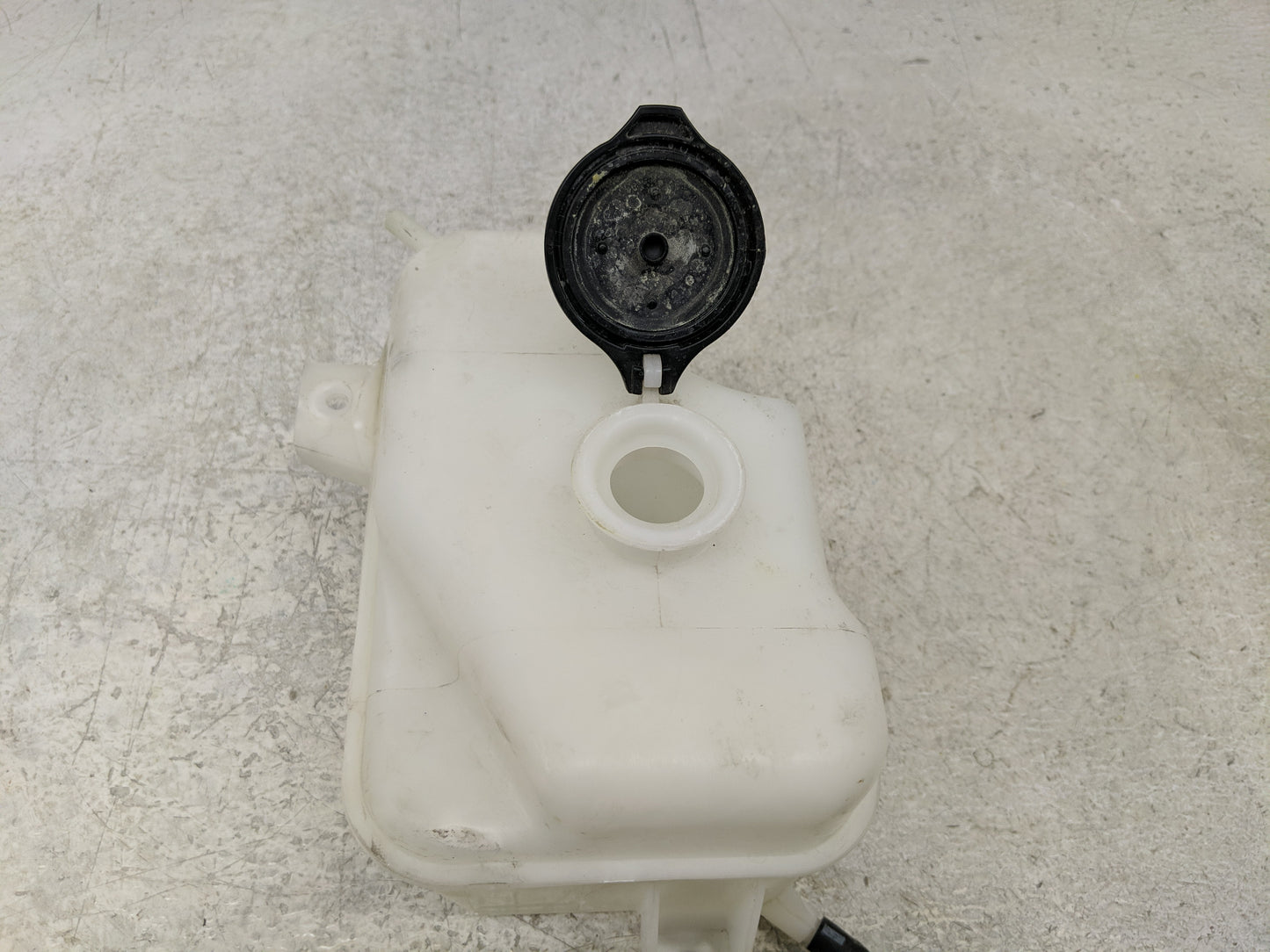 2011-2016 Kia Optima Radiator Coolant Overflow Expansion Tank Bottle 1313140 - Oemusedautoparts1.com