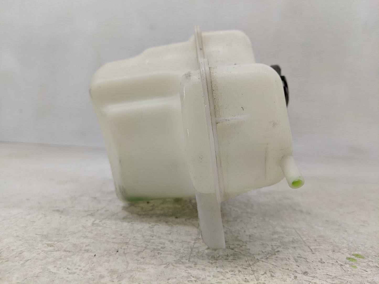 2011-2016 Kia Optima Radiator Coolant Overflow Expansion Tank Bottle 1313140 - Oemusedautoparts1.com