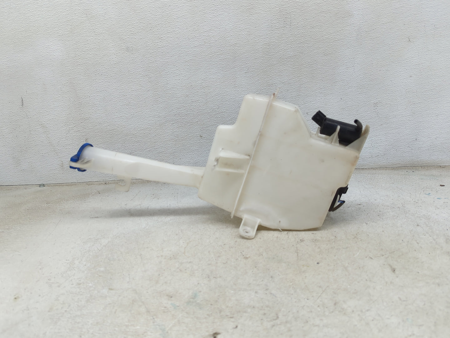 2011-2015 Kia Optima Windshield Washer Fluid Reservoir Bottle Oem 1474003 - Oemusedautoparts1.com