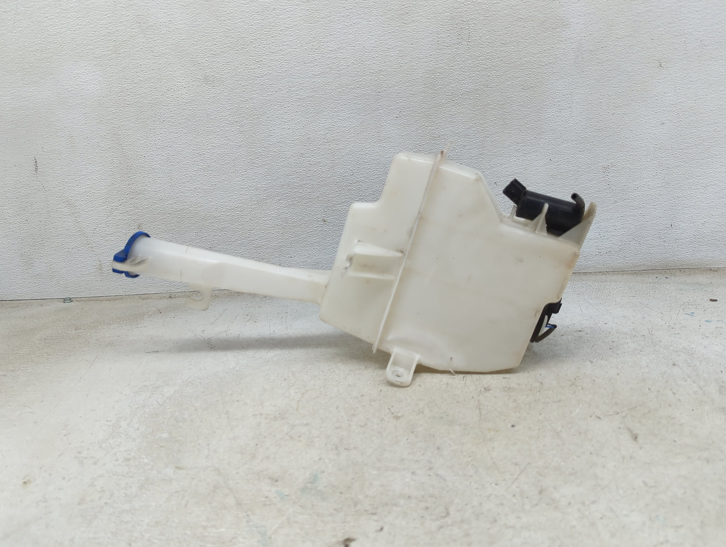 2011-2015 Kia Optima Windshield Washer Fluid Reservoir Bottle Oem 1474003 - Oemusedautoparts1.com