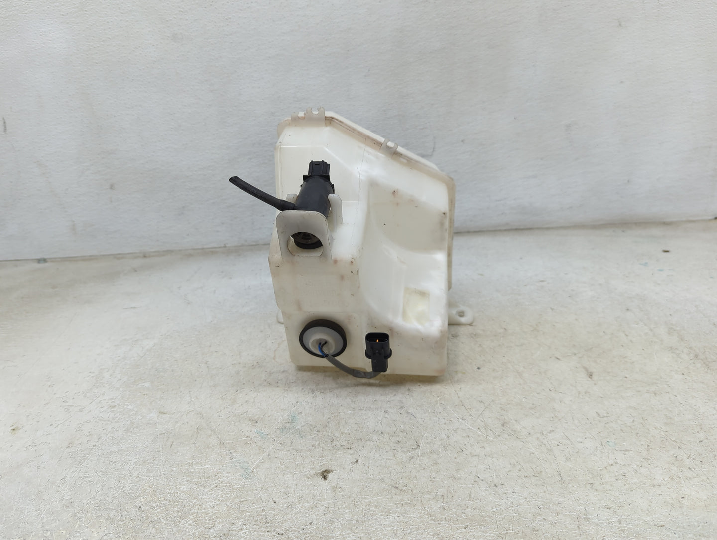 2011-2015 Kia Optima Windshield Washer Fluid Reservoir Bottle Oem 1474003 - Oemusedautoparts1.com