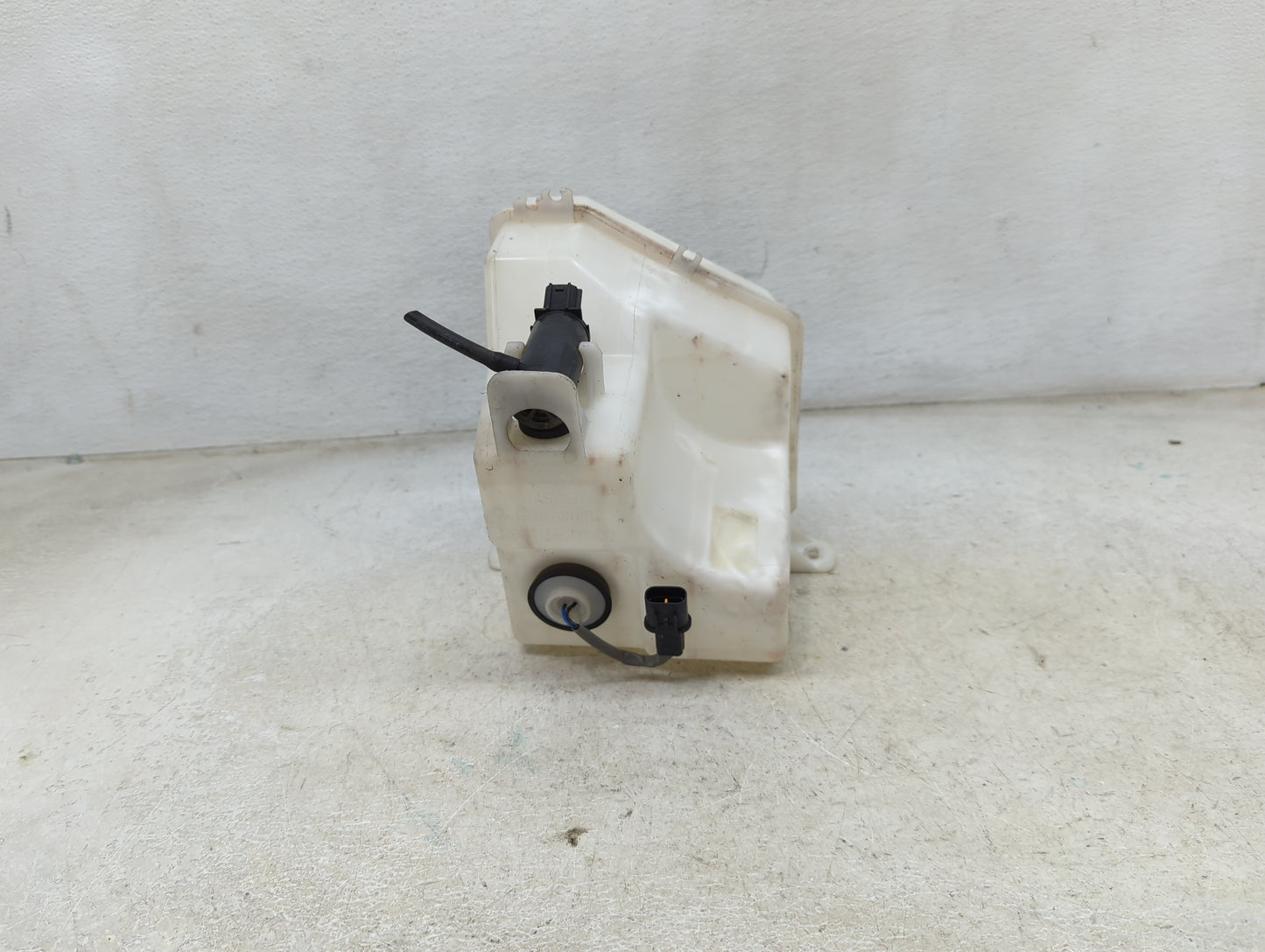 2011-2015 Kia Optima Windshield Washer Fluid Reservoir Bottle Oem 1474003 - Oemusedautoparts1.com