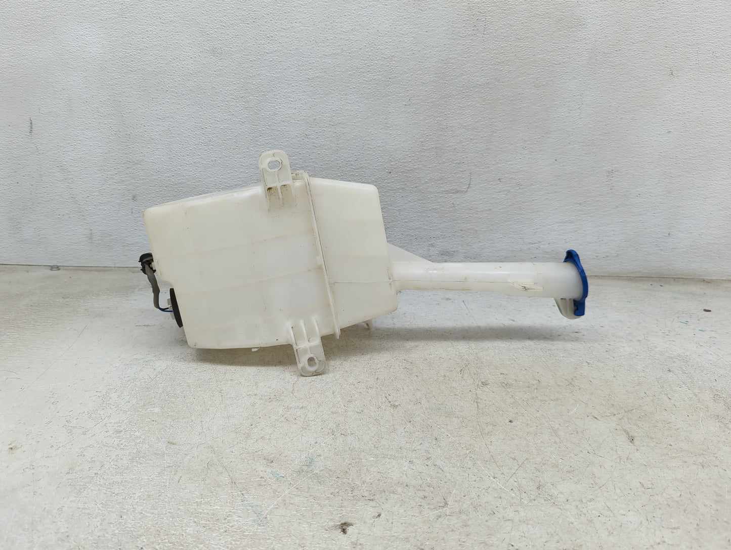 2011-2015 Kia Optima Windshield Washer Fluid Reservoir Bottle Oem 1474003 - Oemusedautoparts1.com
