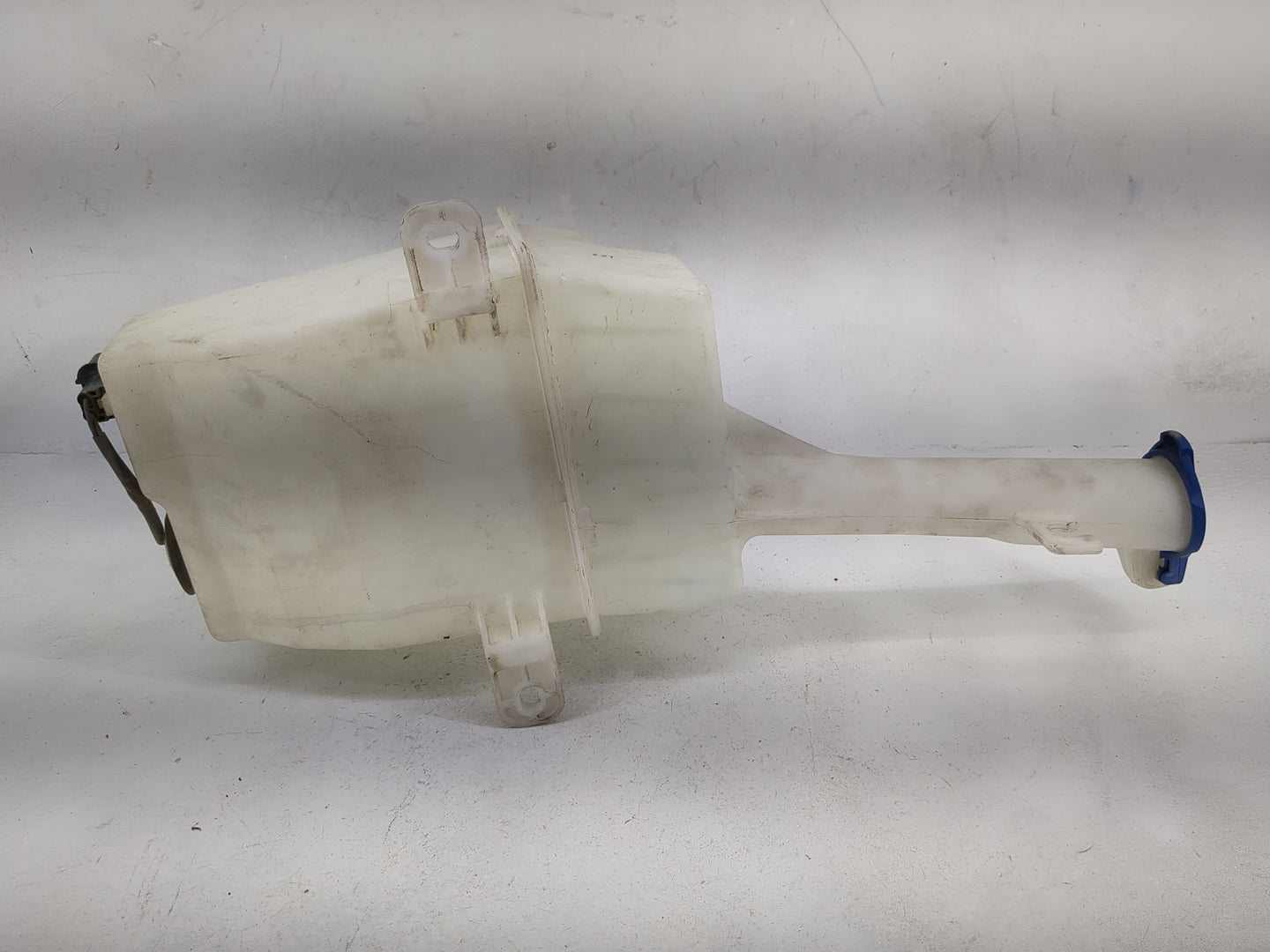 2014-2016 Kia Optima Windshield Washer Fluid Reservoir Bottle Oem 1478818 - Oemusedautoparts1.com