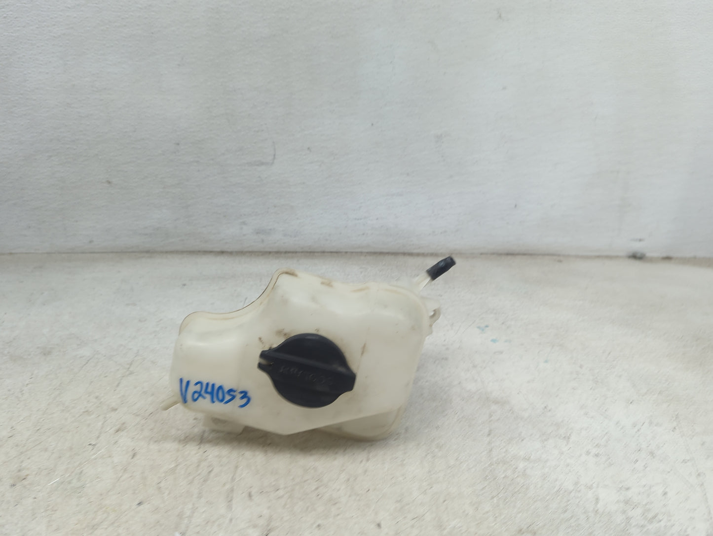 2011-2016 Kia Optima Radiator Coolant Overflow Expansion Tank Bottle 1478913 - Oemusedautoparts1.com