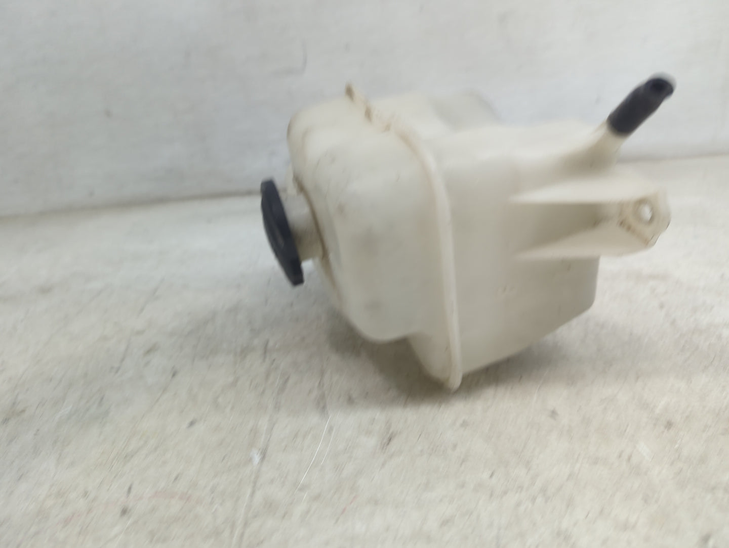 2011-2016 Kia Optima Radiator Coolant Overflow Expansion Tank Bottle 1478913 - Oemusedautoparts1.com