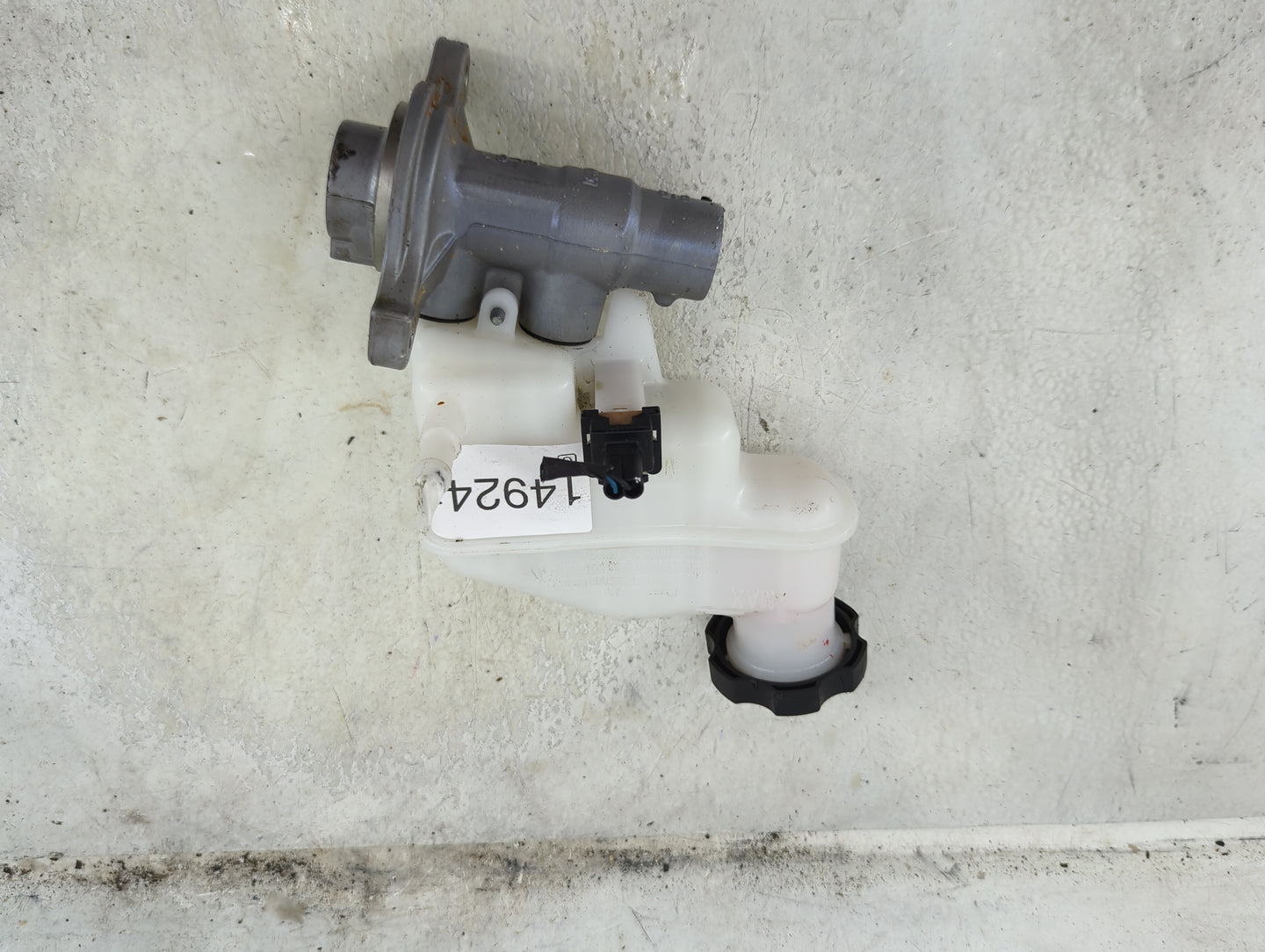 2011-2015 Kia Optima Brake Master Cylinder 1492419 - Oemusedautoparts1.com