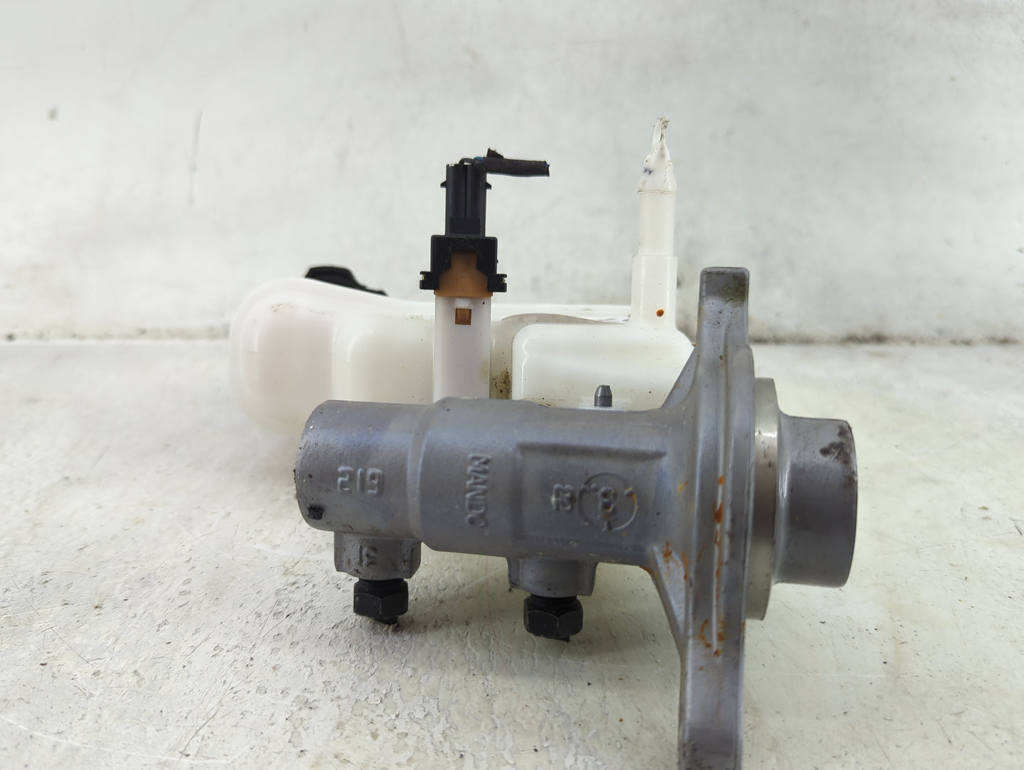 2011-2015 Kia Optima Brake Master Cylinder 1492419 - Oemusedautoparts1.com