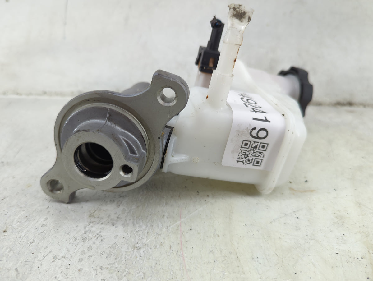 2011-2015 Kia Optima Brake Master Cylinder 1492419 - Oemusedautoparts1.com