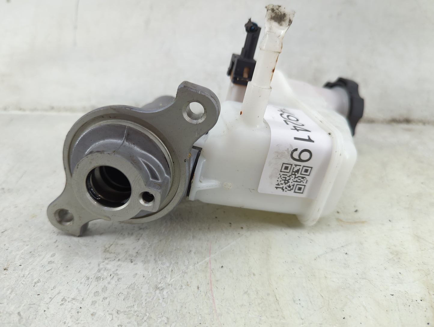2011-2015 Kia Optima Brake Master Cylinder 1492419 - Oemusedautoparts1.com