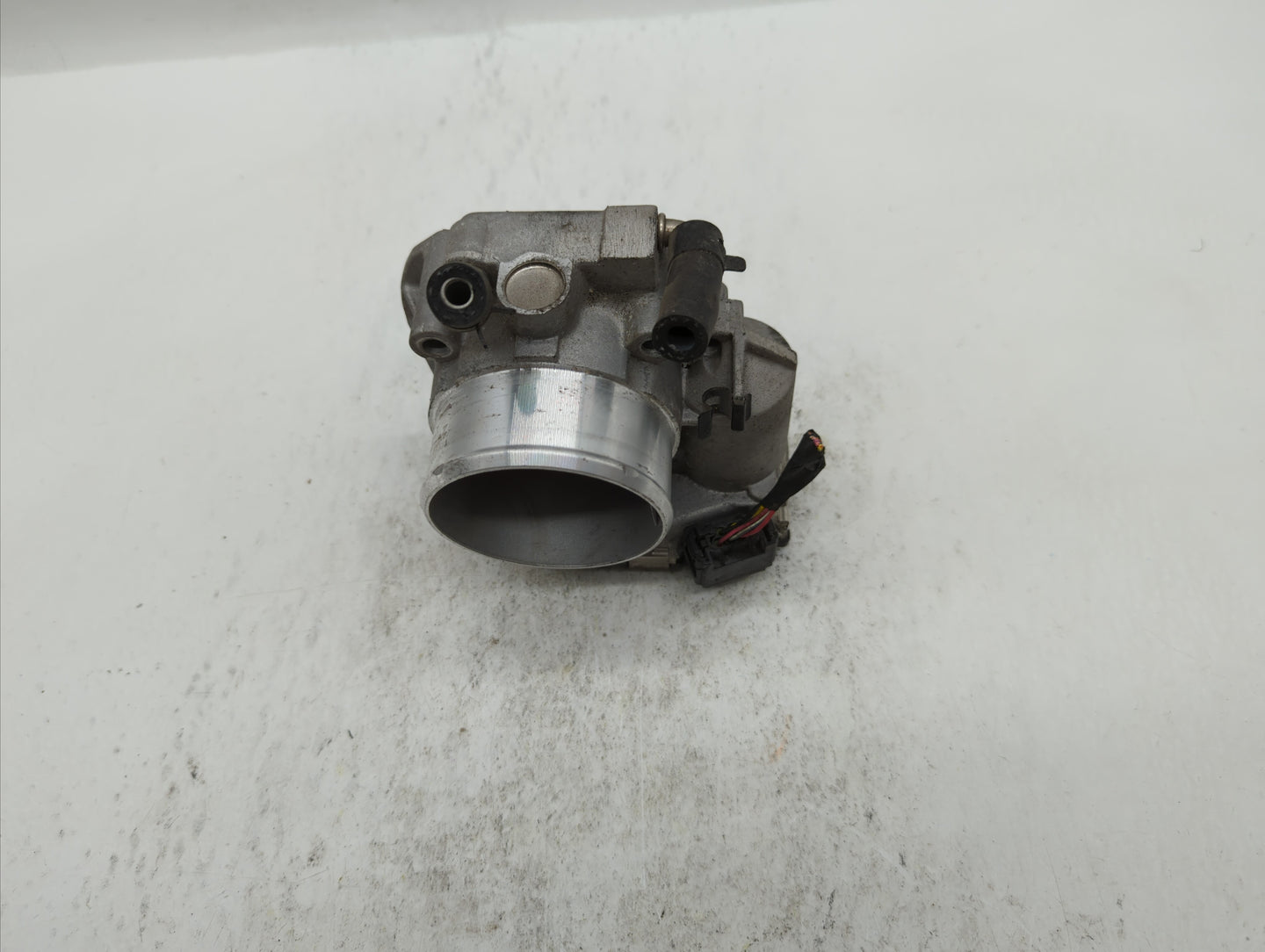 2011-2015 Kia Optima Throttle Body P/N:35100-2G700 Fits Fits 2011 2012 2013 2014 2015 2016 OEM Used Auto Parts - Oemusedauto