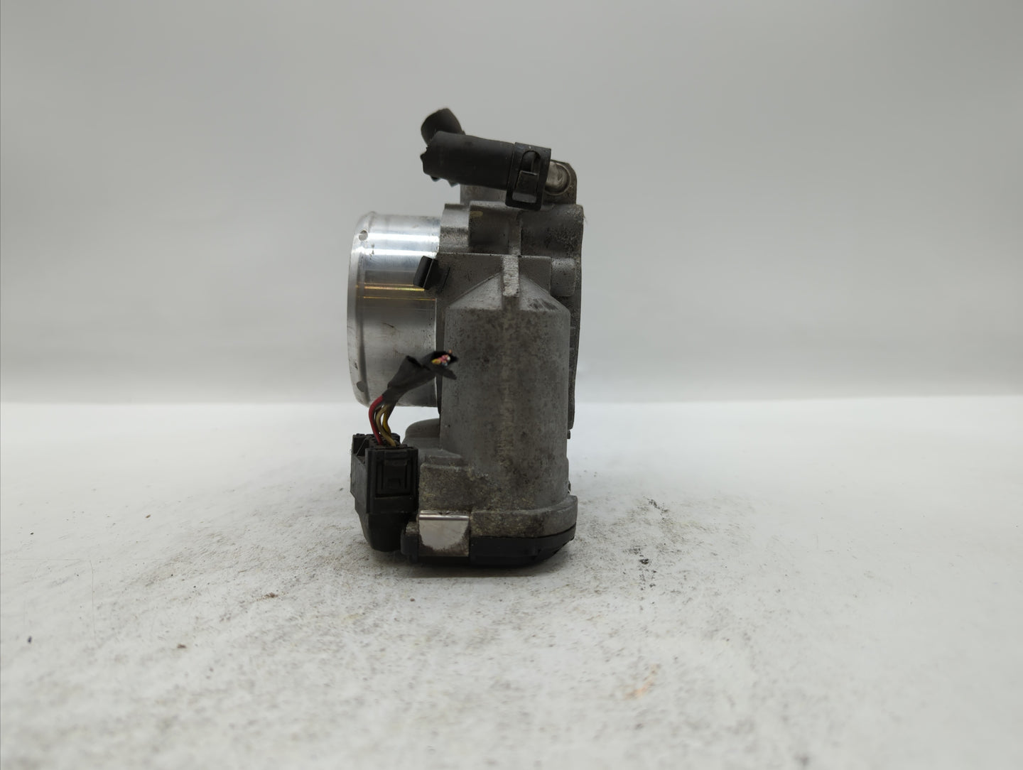 2011-2015 Kia Optima Throttle Body P/N:35100-2G700 Fits Fits 2011 2012 2013 2014 2015 2016 OEM Used Auto Parts - Oemusedauto