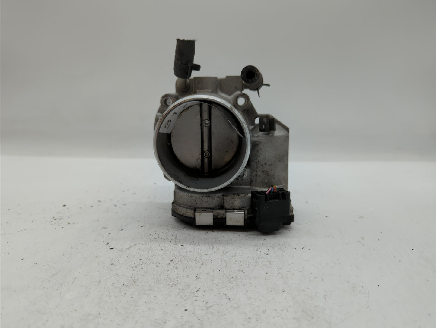 2011-2015 Kia Optima Throttle Body P/N:35100-2G700 Fits Fits 2011 2012 2013 2014 2015 2016 OEM Used Auto Parts - Oemusedauto