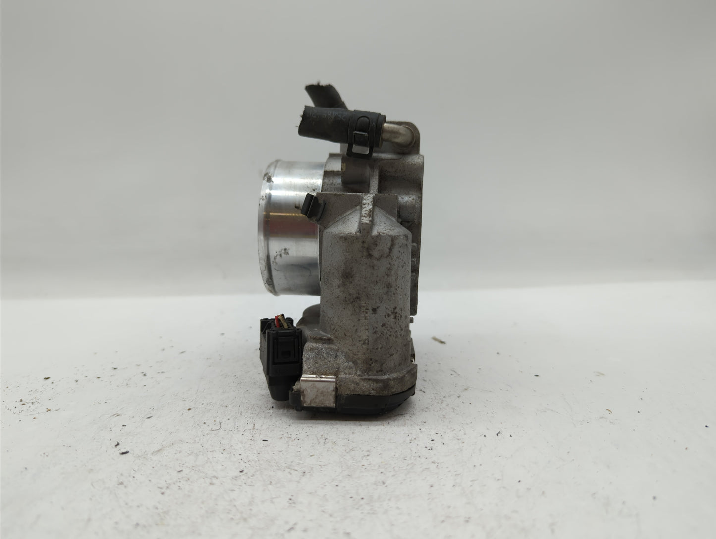 2011-2015 Kia Optima Throttle Body P/N:35100-2G700 Fits Fits 2011 2012 2013 2014 2015 2016 OEM Used Auto Parts - Oemusedauto