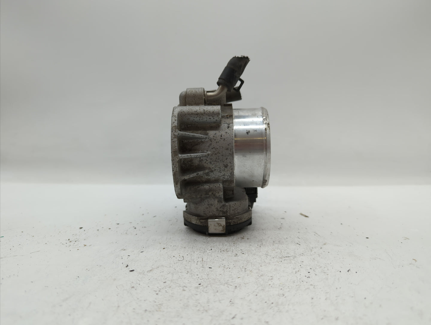 2011-2015 Kia Optima Throttle Body P/N:35100-2G700 Fits Fits 2011 2012 2013 2014 2015 2016 OEM Used Auto Parts - Oemusedauto