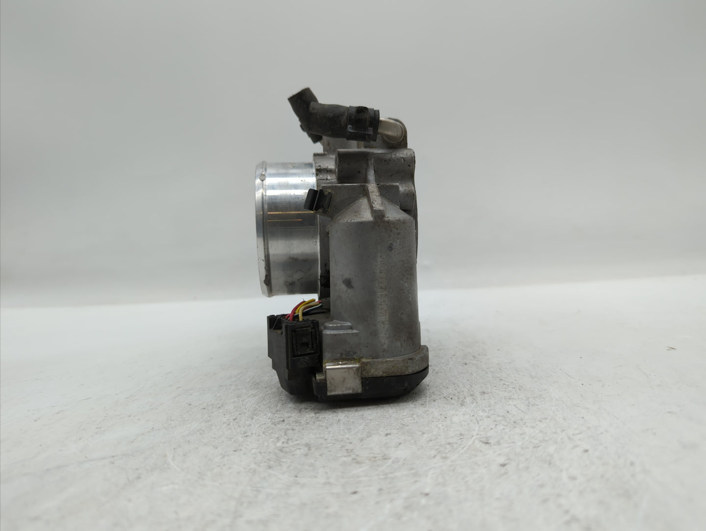 2011-2015 Kia Optima Throttle Body P/N:35100-2G700 Fits Fits 2011 2012 2013 2014 2015 2016 OEM Used Auto Parts - Oemusedauto