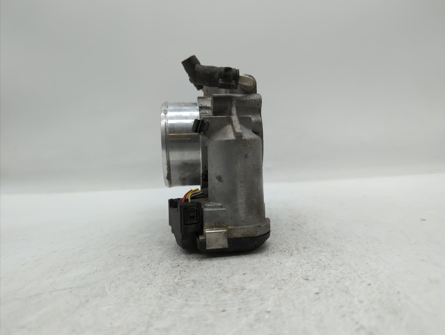 2011-2015 Kia Optima Throttle Body P/N:35100-2G700 Fits Fits 2011 2012 2013 2014 2015 2016 OEM Used Auto Parts - Oemusedauto