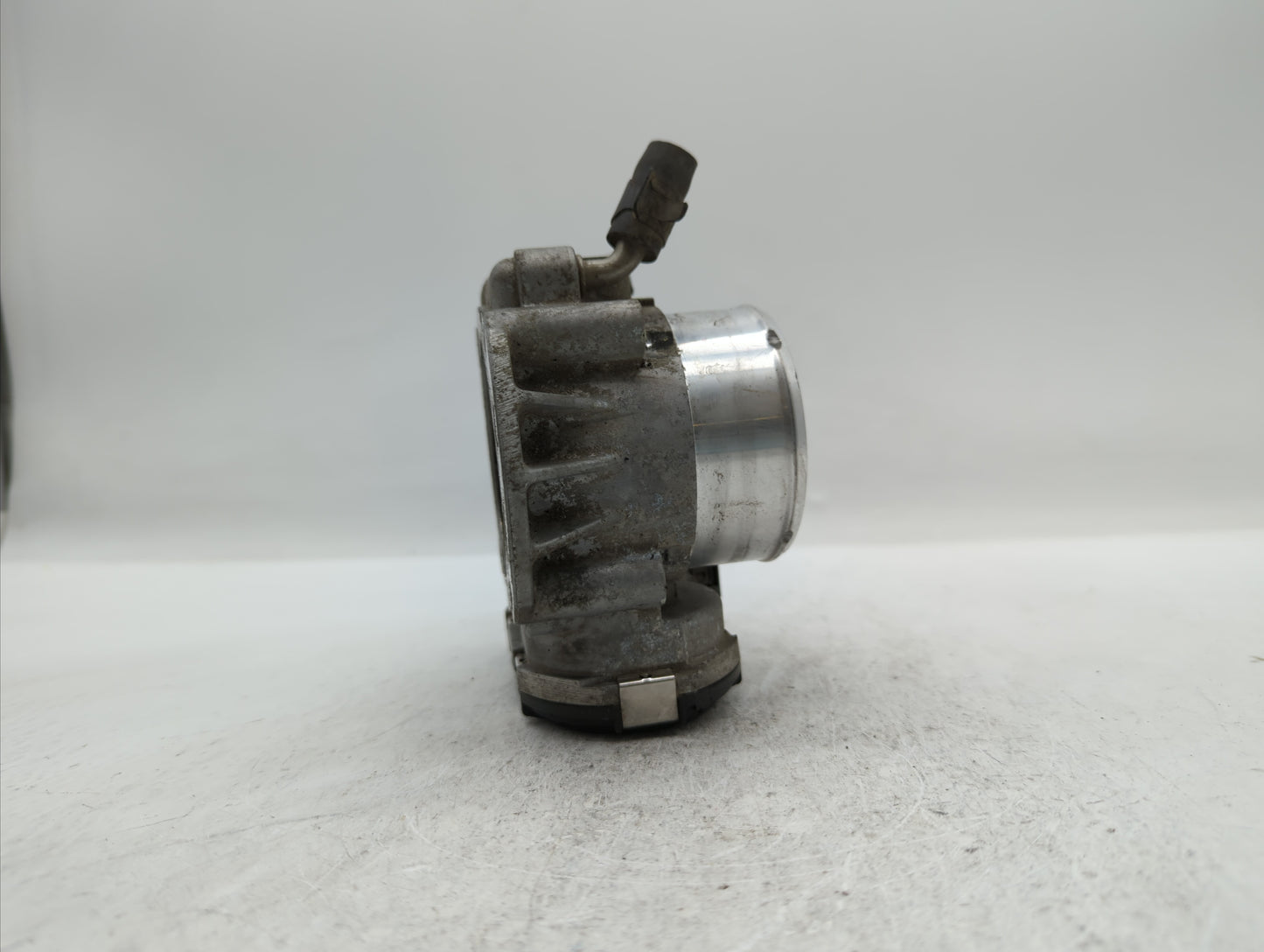 2011-2015 Kia Optima Throttle Body P/N:35100-2G700 Fits Fits 2011 2012 2013 2014 2015 2016 OEM Used Auto Parts - Oemusedauto