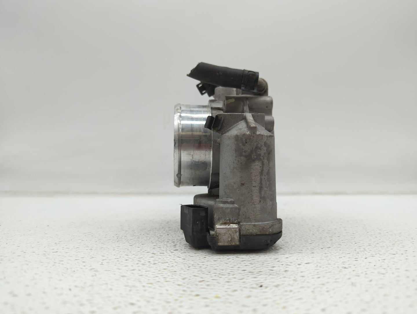 2011-2015 Kia Optima Throttle Body P/N:35100-2G700 Fits Fits 2011 2012 2013 2014 2015 2016 OEM Used Auto Parts - Oemusedauto