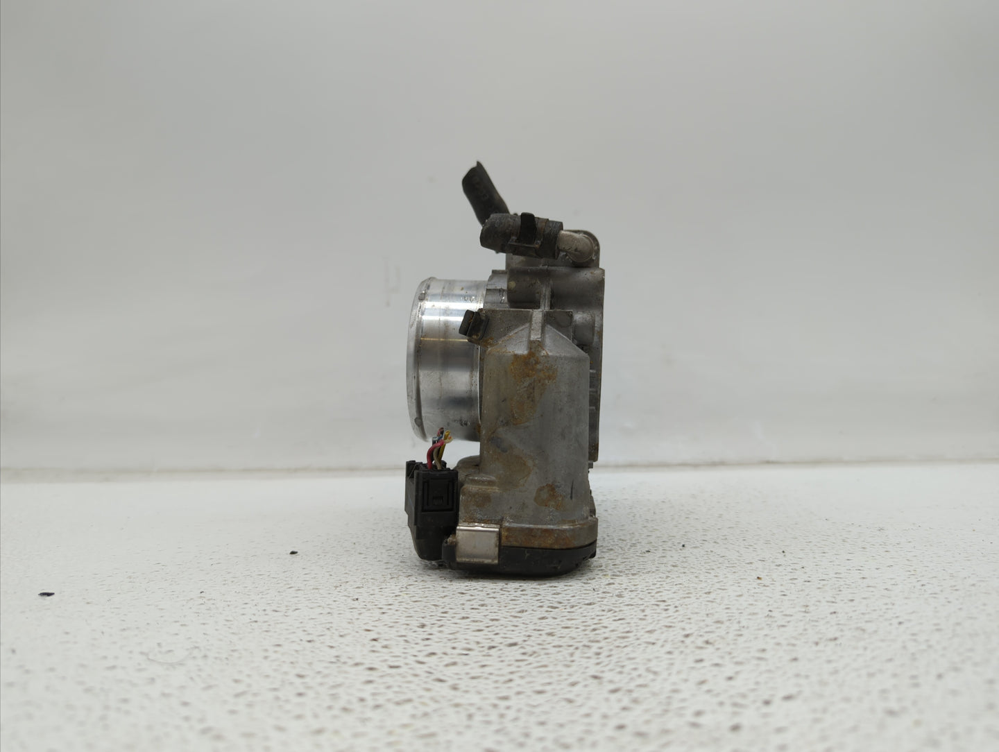 2011-2015 Kia Optima Throttle Body P/N:35100-2G700 Fits Fits 2011 2012 2013 2014 2015 2016 OEM Used Auto Parts - Oemusedauto