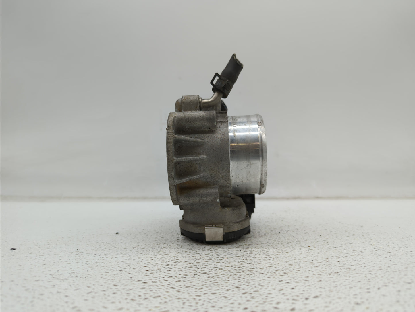 2011-2015 Kia Optima Throttle Body P/N:35100-2G700 Fits Fits 2011 2012 2013 2014 2015 2016 OEM Used Auto Parts - Oemusedauto