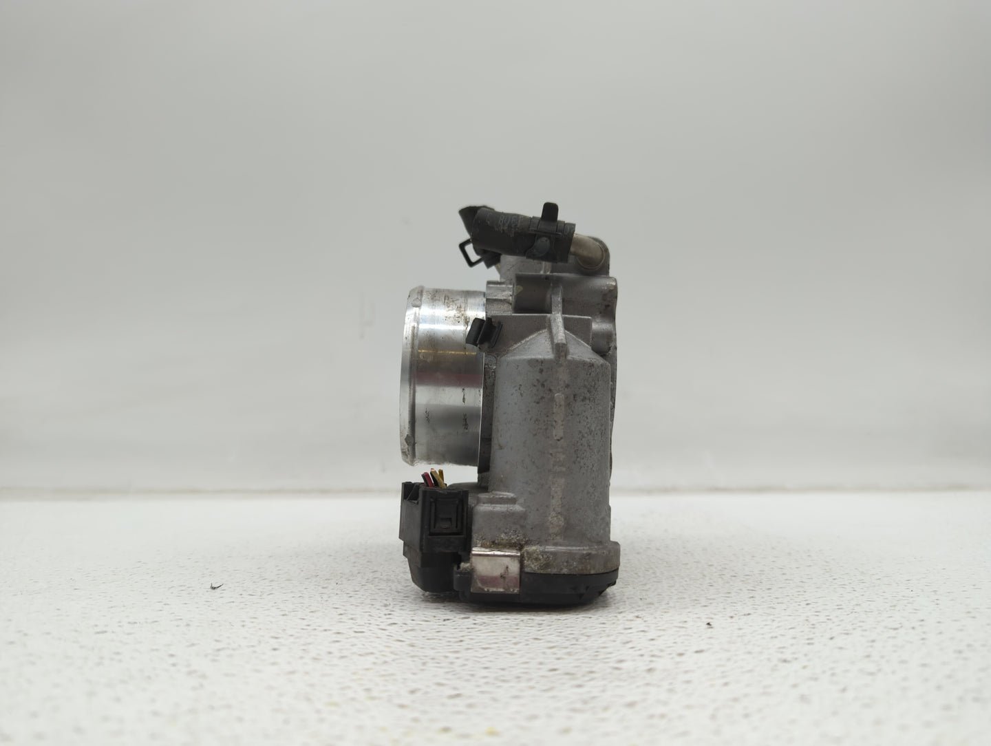 2011-2015 Kia Optima Throttle Body P/N:35100-2G700 Fits Fits 2011 2012 2013 2014 2015 2016 OEM Used Auto Parts - Oemusedauto