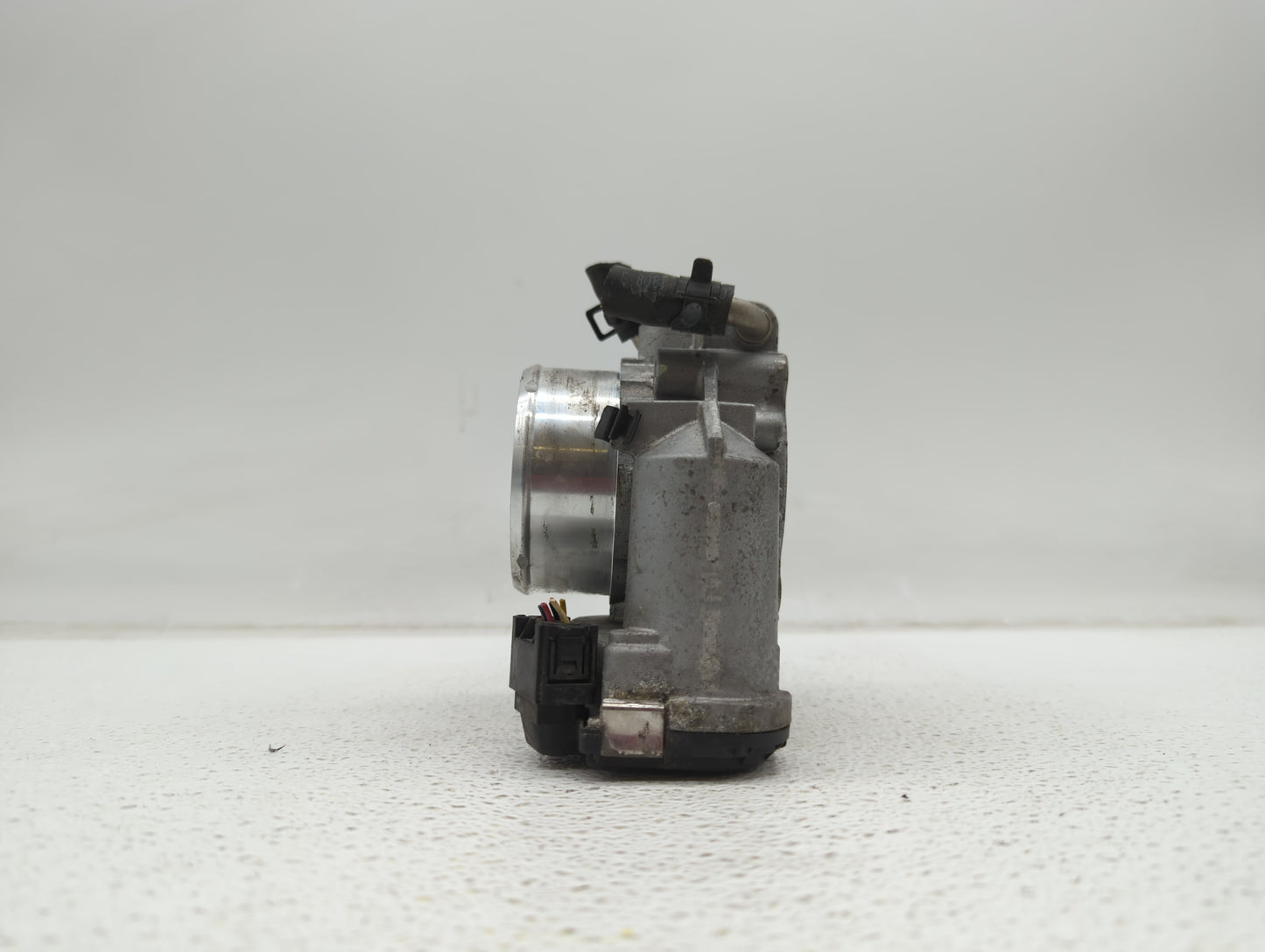 2011-2015 Kia Optima Throttle Body P/N:35100-2G700 Fits Fits 2011 2012 2013 2014 2015 2016 OEM Used Auto Parts - Oemusedauto
