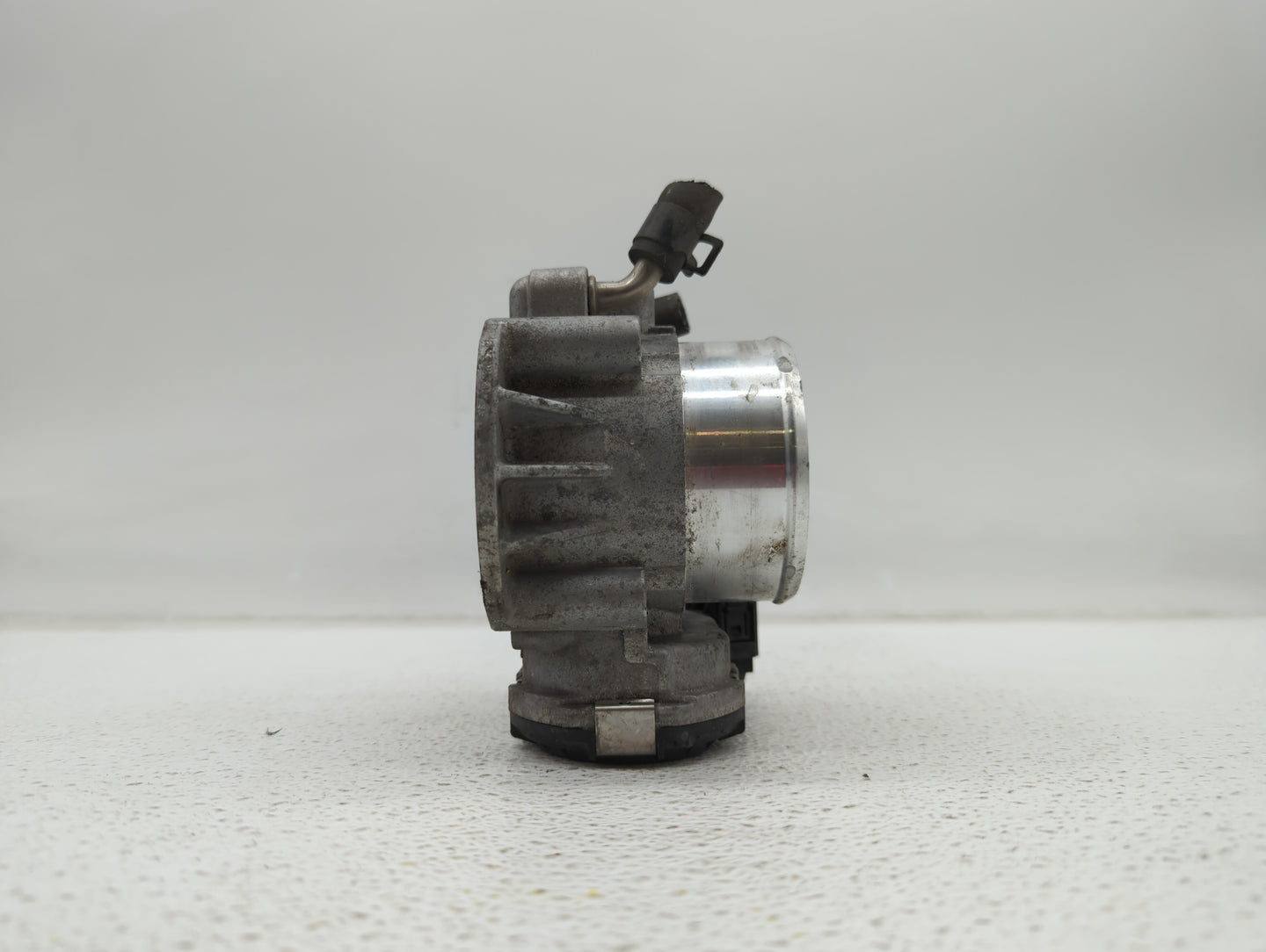 2011-2015 Kia Optima Throttle Body P/N:35100-2G700 Fits Fits 2011 2012 2013 2014 2015 2016 OEM Used Auto Parts - Oemusedauto