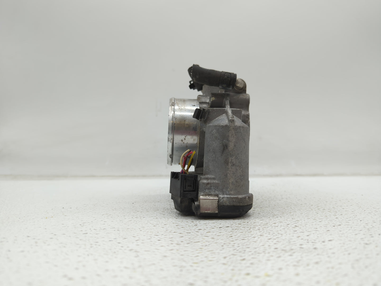 2011-2015 Kia Optima Throttle Body P/N:35100-2G700 Fits Fits 2011 2012 2013 2014 2015 2016 OEM Used Auto Parts - Oemusedauto