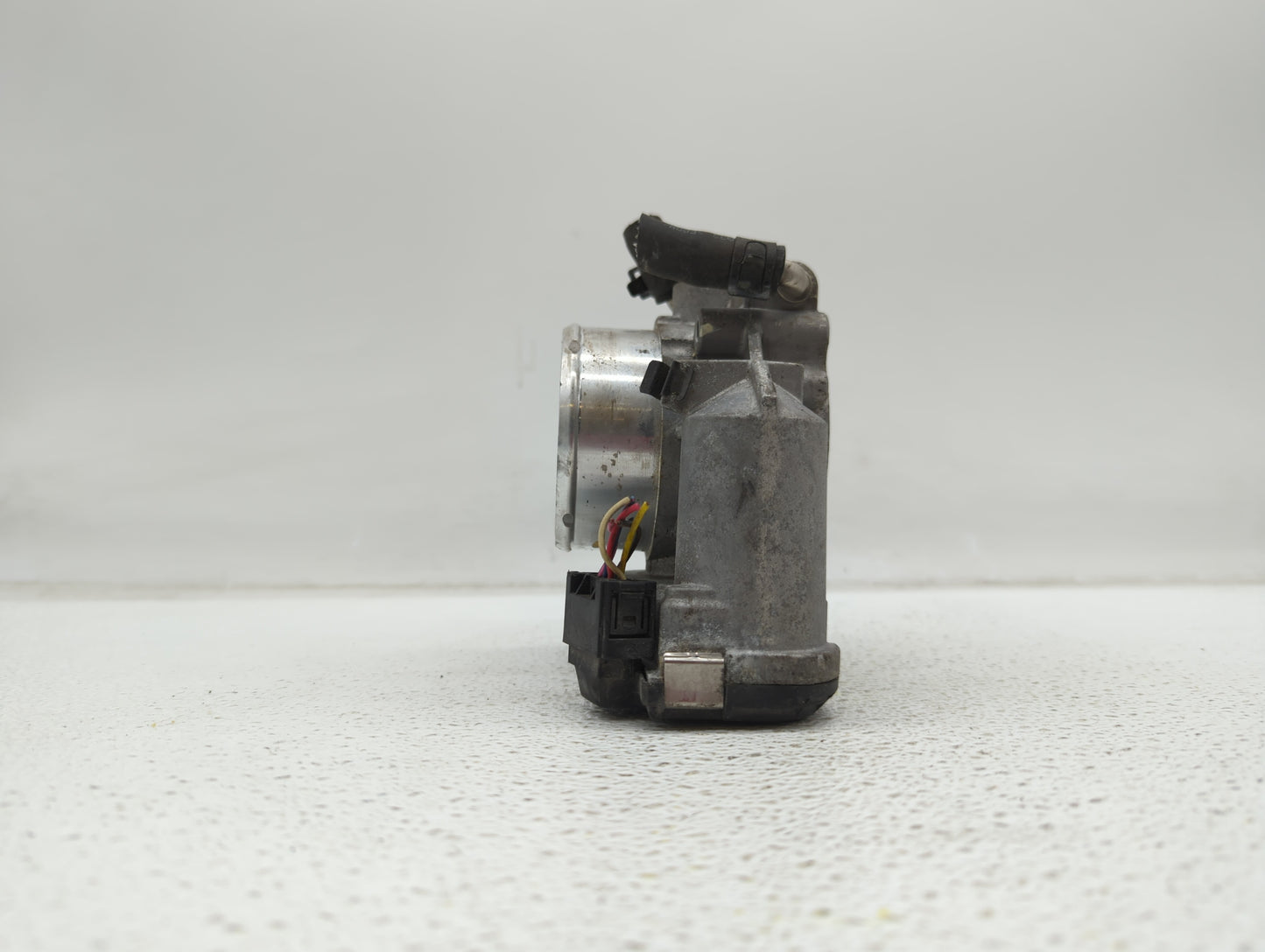 2011-2015 Kia Optima Throttle Body P/N:35100-2G700 Fits Fits 2011 2012 2013 2014 2015 2016 OEM Used Auto Parts - Oemusedauto