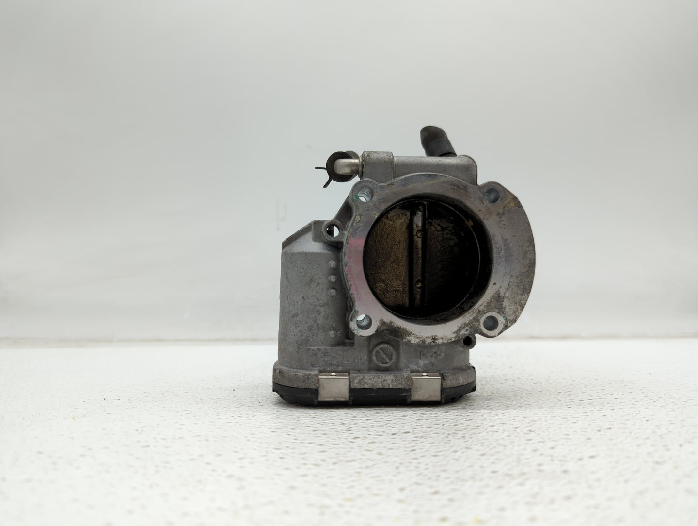 2011-2015 Kia Optima Throttle Body P/N:35100-2G700 Fits Fits 2011 2012 2013 2014 2015 2016 OEM Used Auto Parts - Oemusedauto