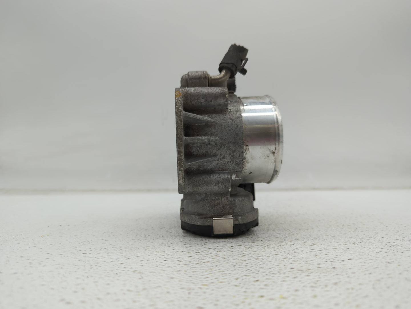 2011-2015 Kia Optima Throttle Body P/N:35100-2G700 Fits Fits 2011 2012 2013 2014 2015 2016 OEM Used Auto Parts - Oemusedauto
