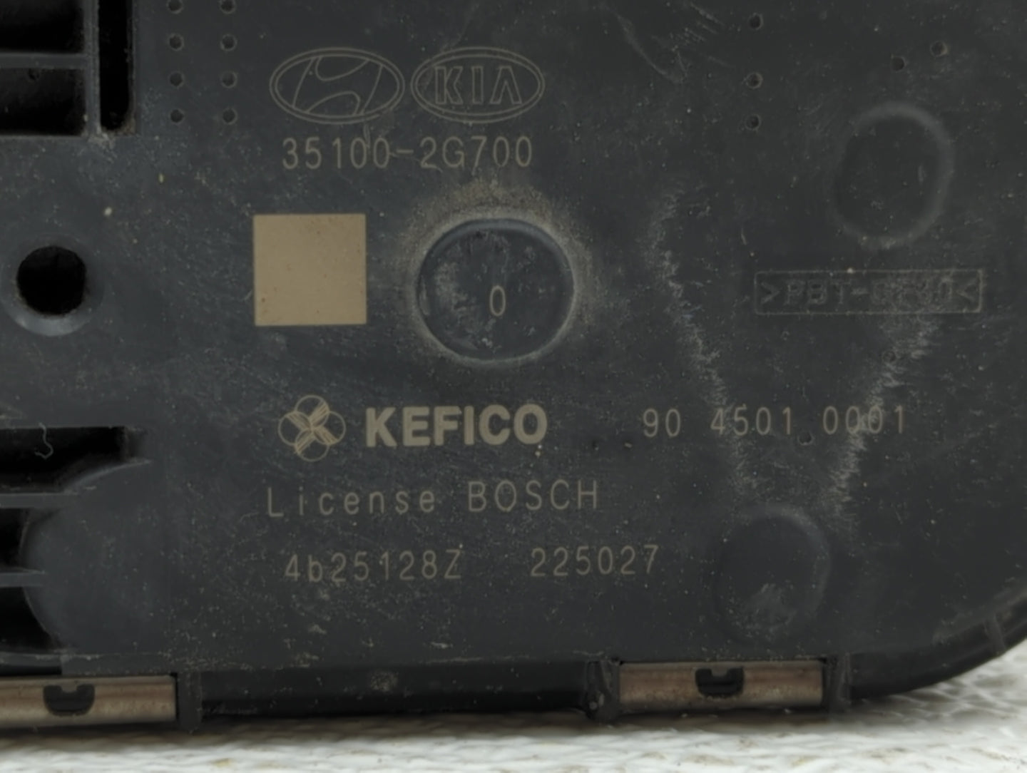2011-2015 Kia Optima Throttle Body P/N:35100-2G700 Fits Fits 2011 2012 2013 2014 2015 2016 OEM Used Auto Parts - Oemusedauto