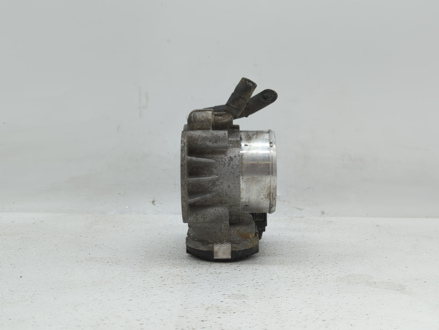2011-2015 Kia Optima Throttle Body P/N:904501 0001 35100-2G700 Fits Fits 2011 2012 2013 2014 2015 2016 OEM Used Auto Parts -