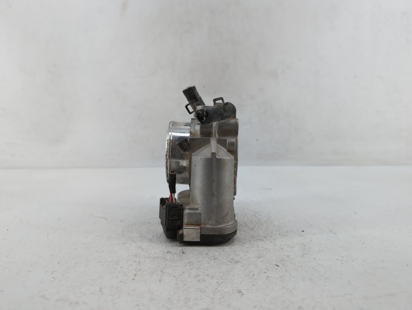 2011-2016 Kia Optima Throttle Body P/N:35100-2G700 35100-2G800 Fits Fits 2011 2012 2013 2014 2015 2016 OEM Used Auto Parts -