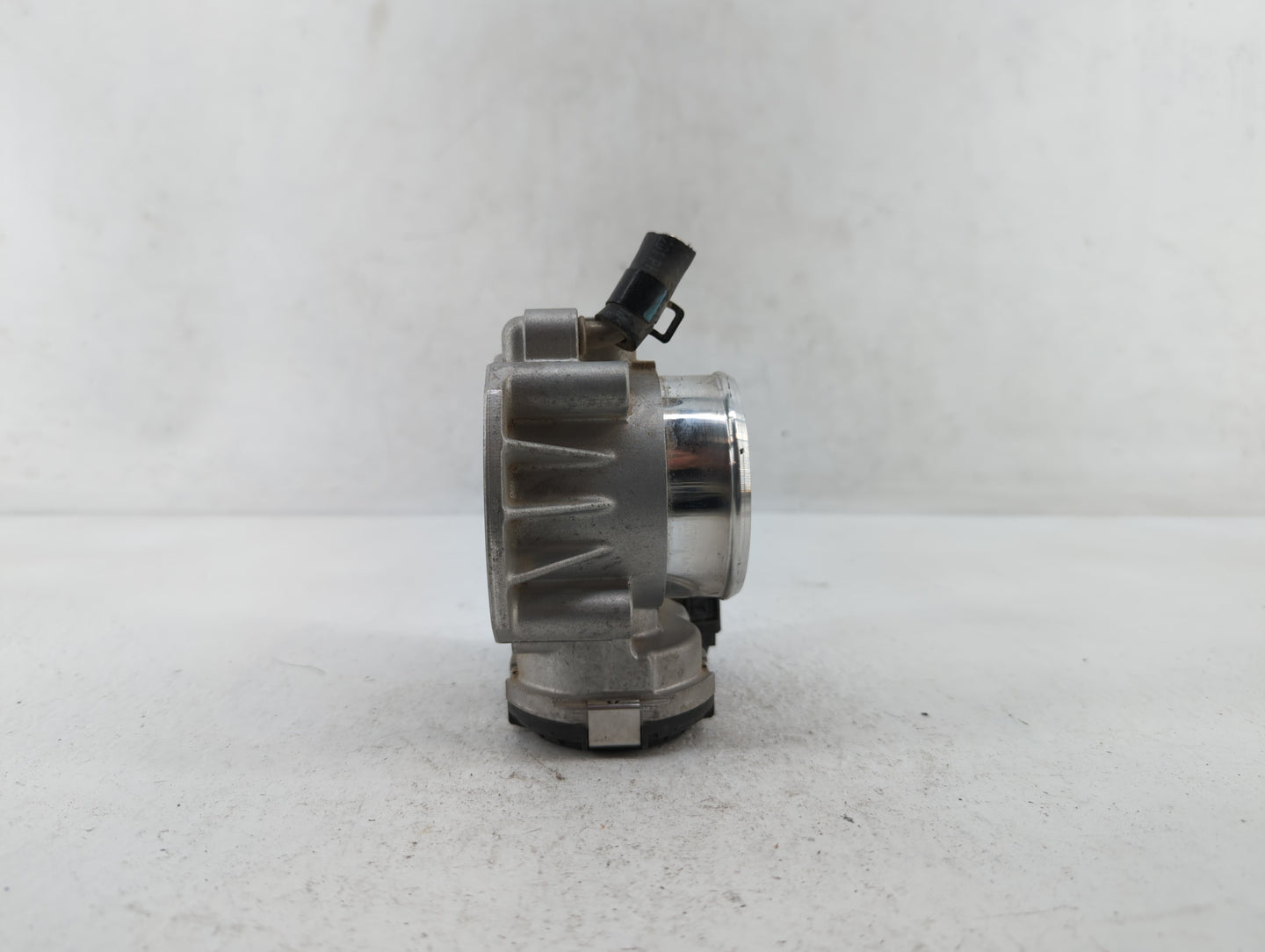 2011-2016 Kia Optima Throttle Body P/N:35100-2G700 35100-2G800 Fits Fits 2011 2012 2013 2014 2015 2016 OEM Used Auto Parts -