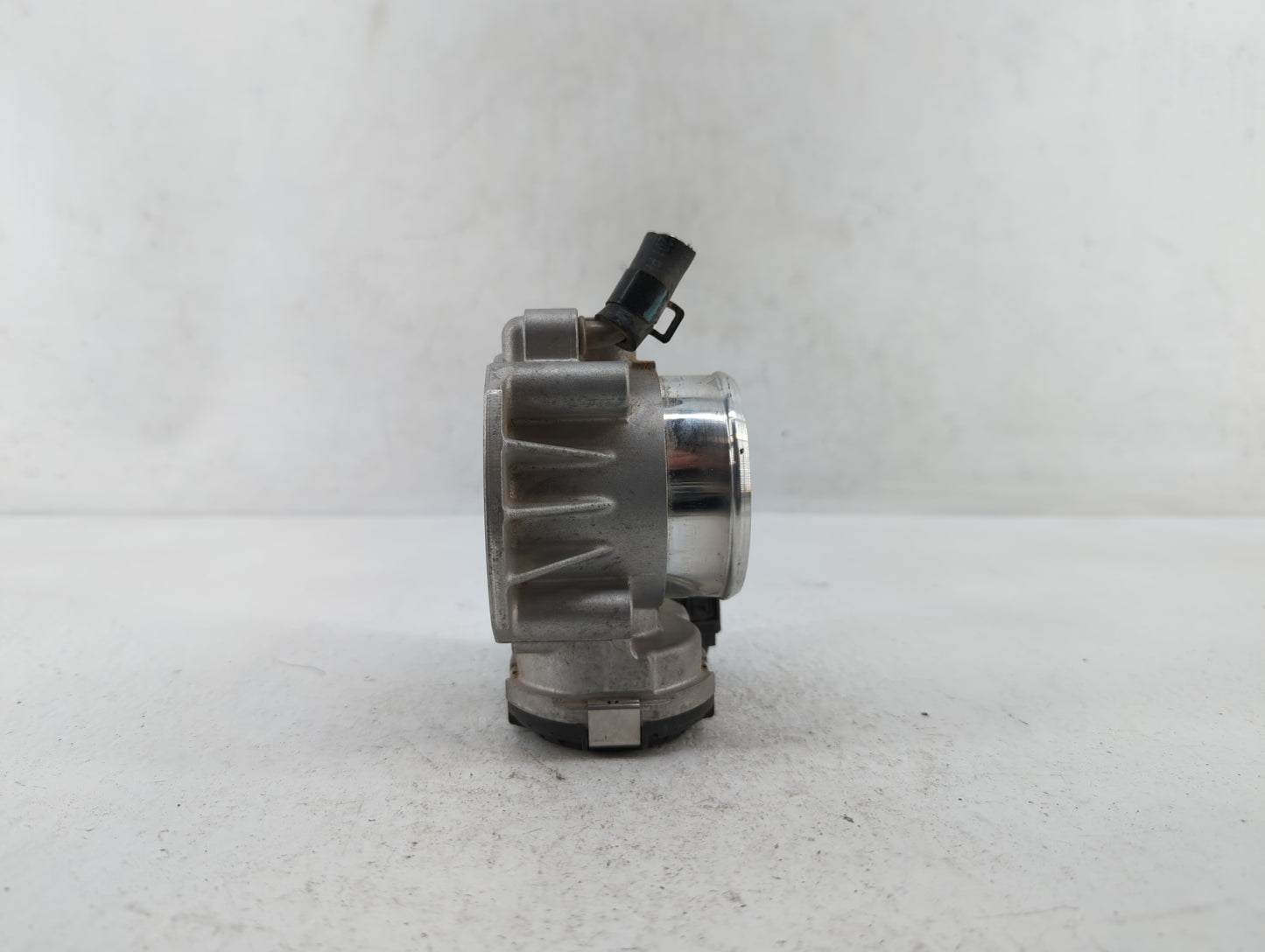 2011-2016 Kia Optima Throttle Body P/N:35100-2G700 35100-2G800 Fits Fits 2011 2012 2013 2014 2015 2016 OEM Used Auto Parts -